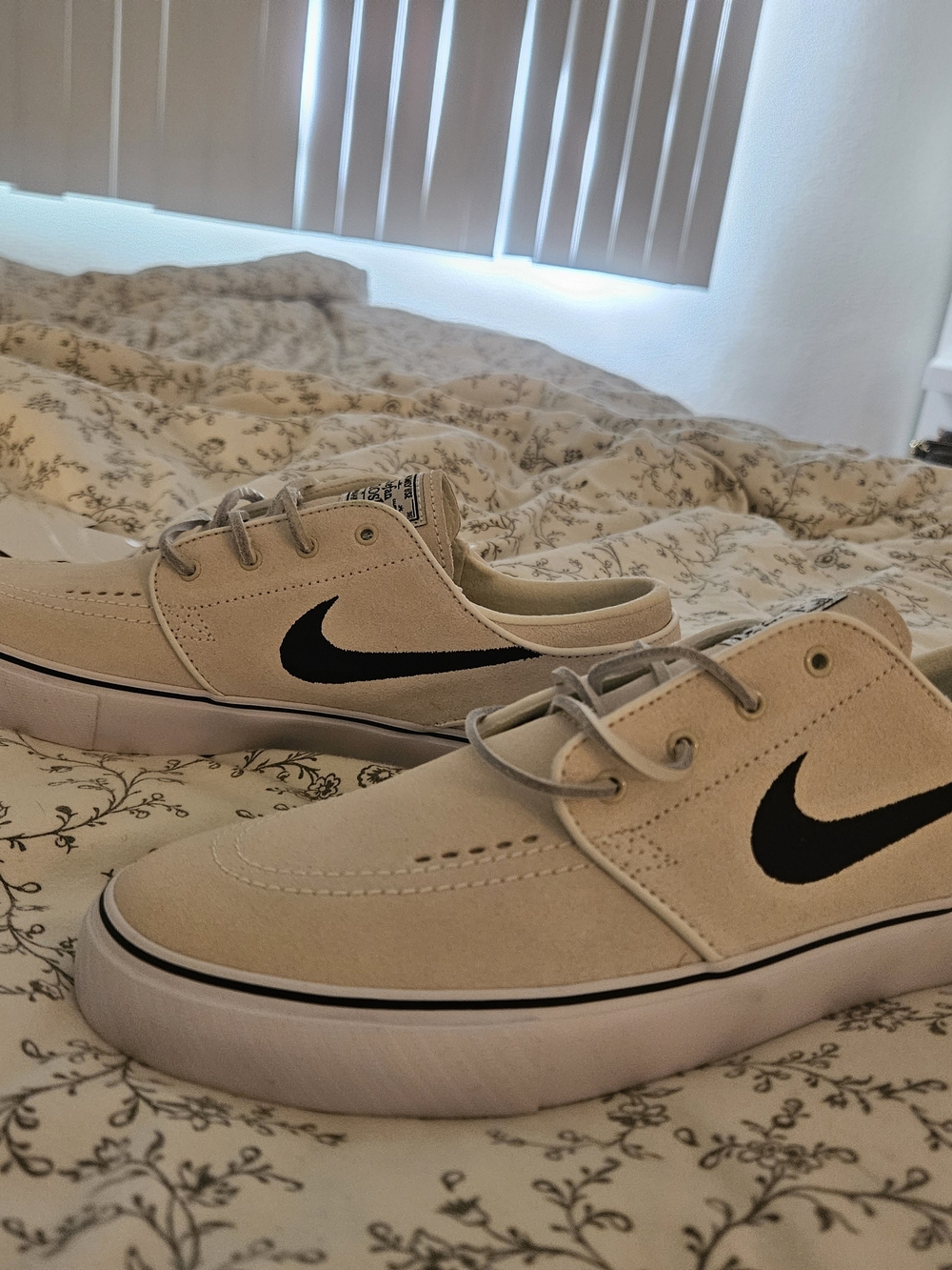 Nike Cream Suede Skate Shoes with Extra Laces And Insoles
